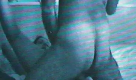 Cô gái trẻ cho thấy cơ thể của mình cho mọi người phim sex girl xinh nhật bản