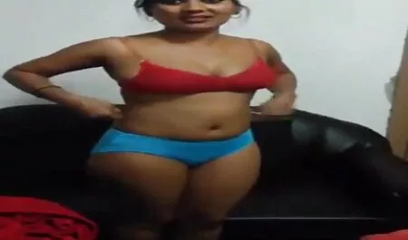 Người bạn trai đã phá phim sex nhat ban bu lon vỡ nằm tình dục trên giường và đọc tạp chí