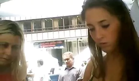 Hai cô gái dit gai xinh nhat ban điếm với tổng khinh chế nhạo và thống trị một cô gái trẻ