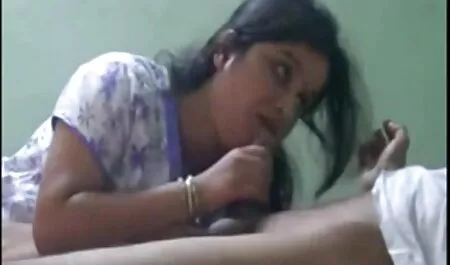 Bà với một niềm đam mê mò mẫm đạo trên chiếc sex nuoc nhat ghế