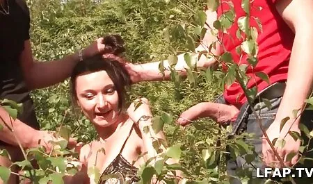 Cô nói rằng cô sex gai dep nhat ban ấy thích để vuốt ve mình, với bàn tay của cô bọc trong găng tay.