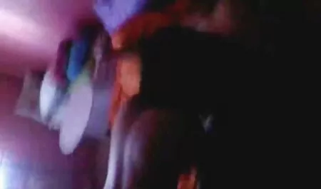 Các cô gái tạc một dương vật từ một sex phá trinh nhật bản cây và chỉ cho cô, cô giáo.