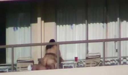 Một người giàu, phim sex nhat ban gai xinh người lạ chơi với Ukraine