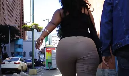 Những con ngựa đến thăm bạn bè và chiên với hình ảnh sex nhật múp của những con chó.